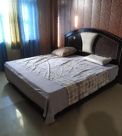 Radha Madhav Apartamento Vrindāvan Exterior foto