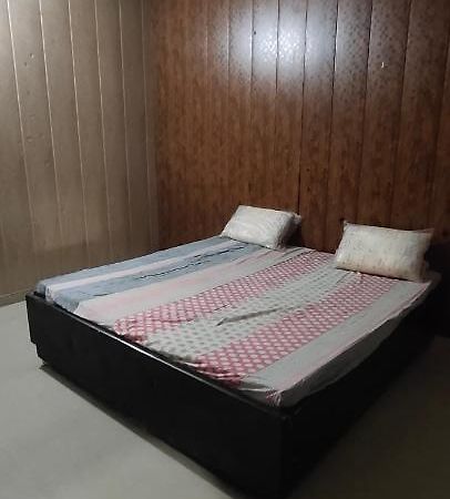 Radha Madhav Apartamento Vrindāvan Exterior foto