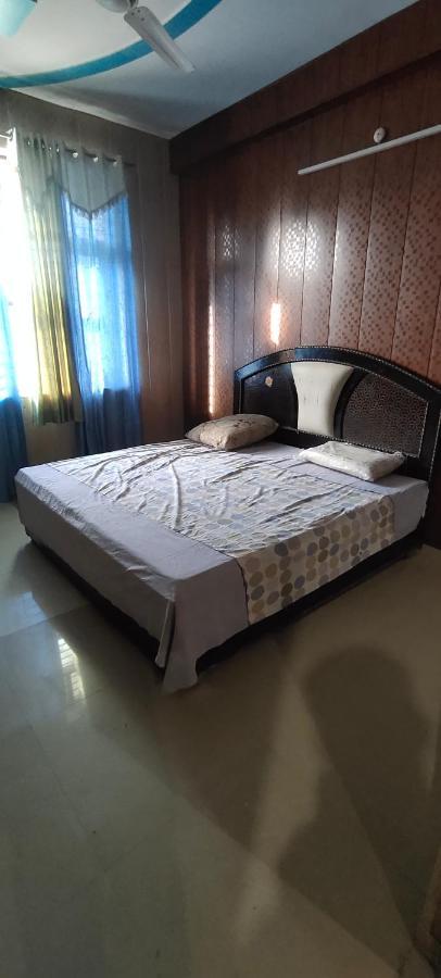 Radha Madhav Apartamento Vrindāvan Exterior foto